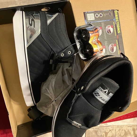 Men’s Heelys Shoes - Picture 3 of 9